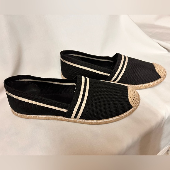 Black and beige espadrille flats, size 9. - Picture 7 of 7